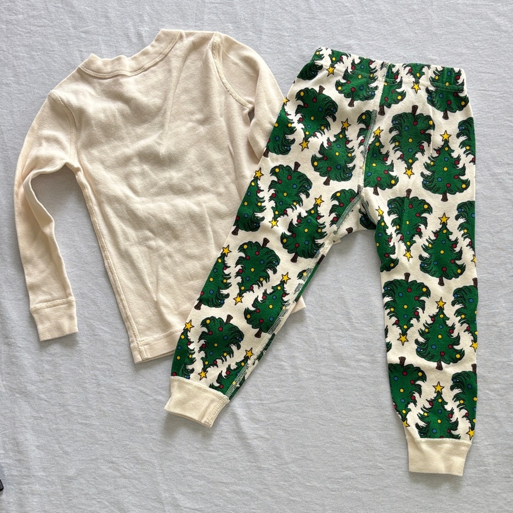 Hanna Andersson x Peanuts Christmas Kids Pajama Set - Cream and Green - Picture 3 of 9